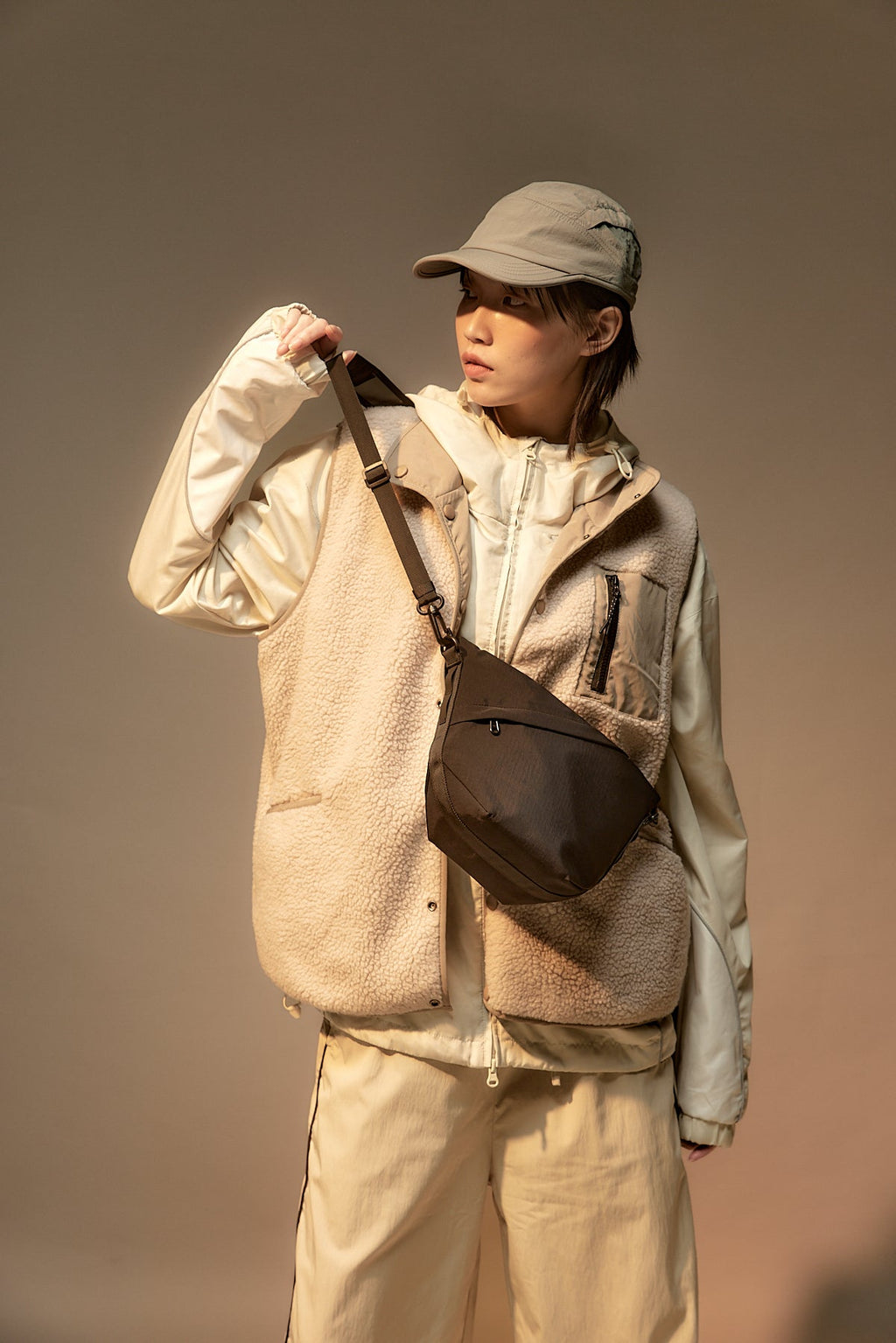 Essential 2.5L Snapper Sling-Beige