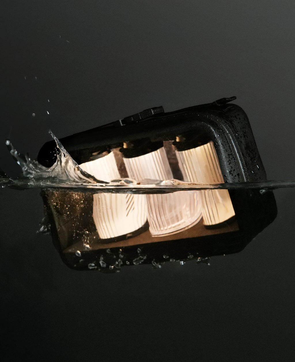 AquaSeal Waterproof Cube with Lamp Display  0.5 L