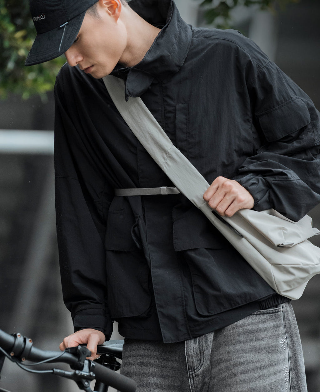 Essential 6.5L Messenger Bag- Grey